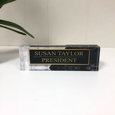 Schwarzer Schreibtisch-Laser schnitt Acryl-Namensschild für Firmenanzeige